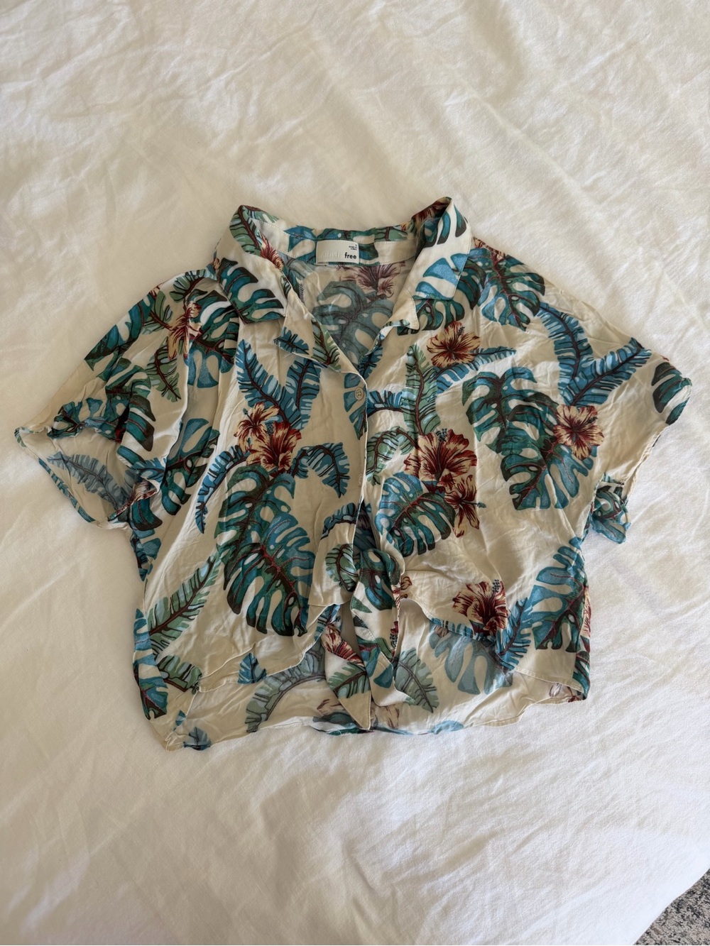 Wilfred Cream Tropical Leaf & Floral Button-Down Crop Shirt